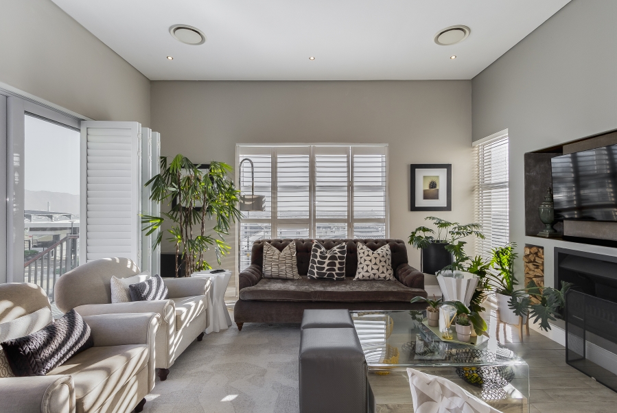 5 Bedroom Property for Sale in Meerhof Estat Western Cape